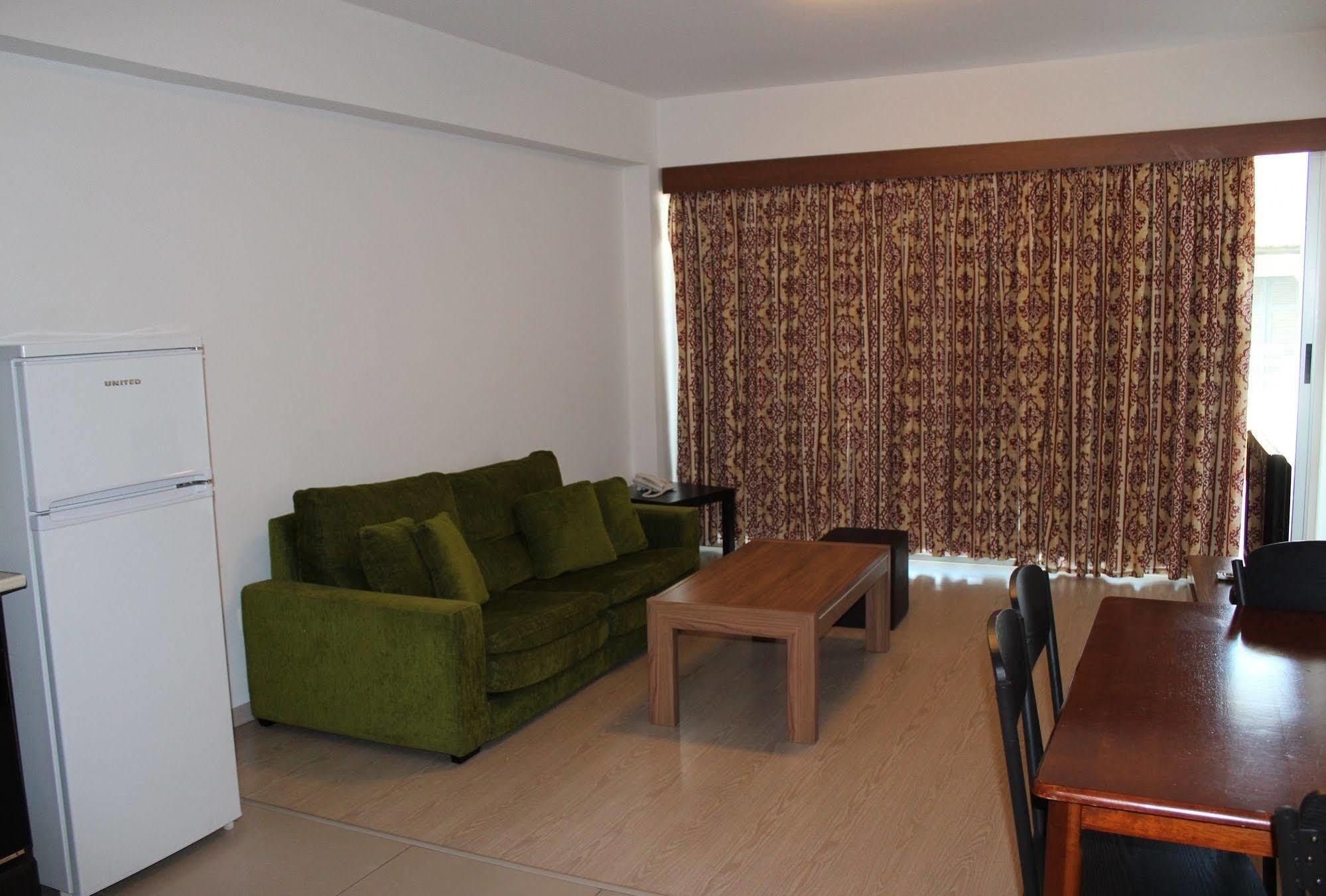 Eleonora Hotel Apartments Larnaka Exterior foto